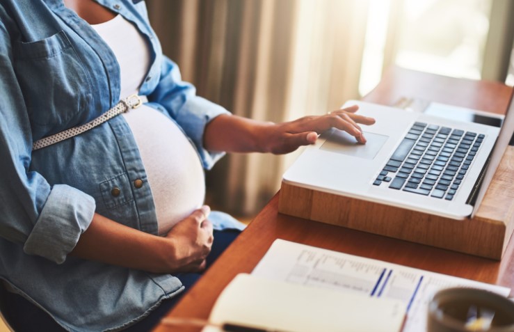 How to Write a Proper Maternity Leave Email to the Clients