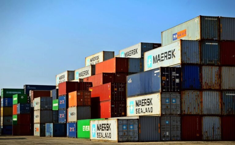 3 Tips for Choosing the Ideal Container Handling Solutions